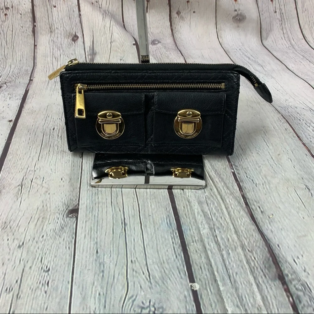 Marc Jacobs questions leave